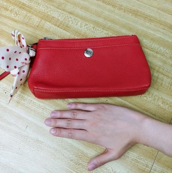 Coach Wristlet Clutch Salmon Colour - Picture 6 of 6